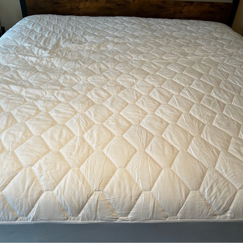 Lunsing Soft Breathable Waterproof King Mattress Cover/Protector